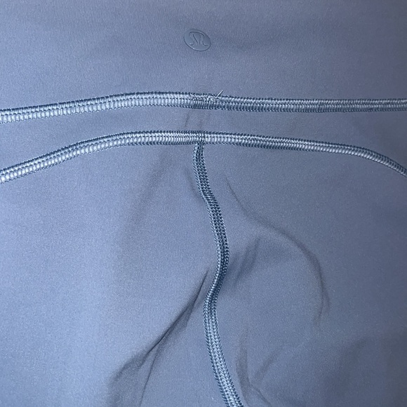 Lululemon cropped size 4 - Picture 4 of 5